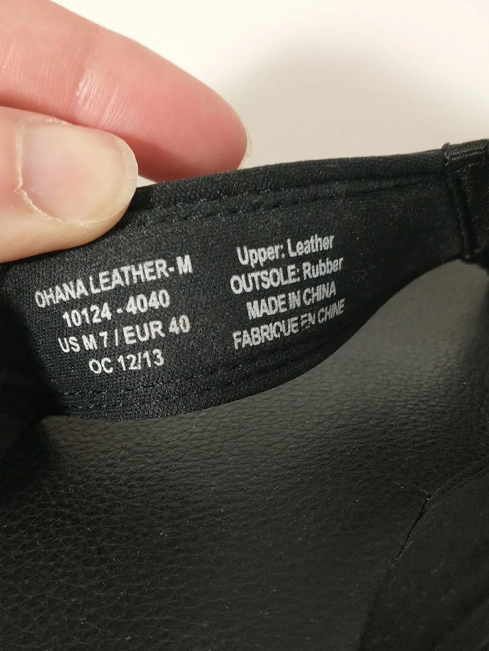 LIKE NEW OluKai Leather Ohana Men's Flip Flop, Size 7, Black, Beach, Vacation